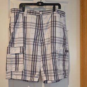 Wrangler Men's Cargo Shorts - White and Gray Plaid